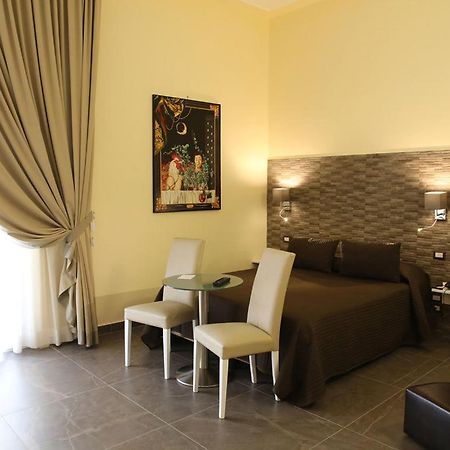 Boutique Hotel Piazza Carita Νάπολη Εξωτερικό φωτογραφία