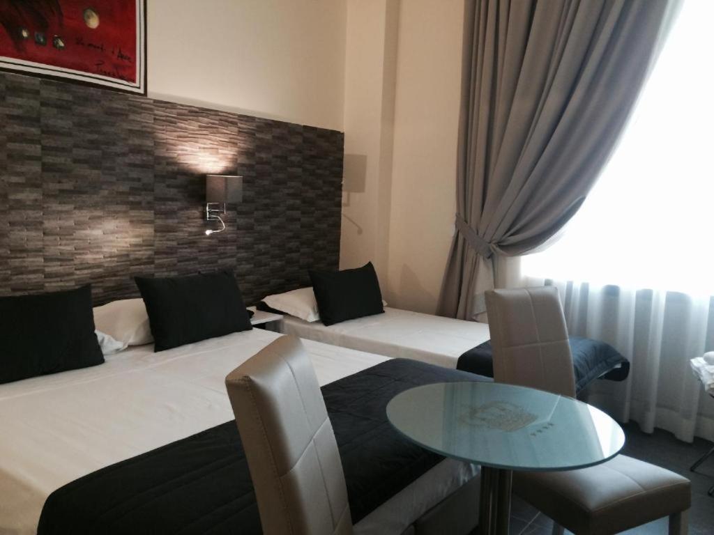 Boutique Hotel Piazza Carita Νάπολη Εξωτερικό φωτογραφία