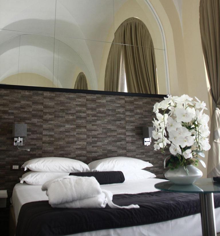 Boutique Hotel Piazza Carita Νάπολη Εξωτερικό φωτογραφία